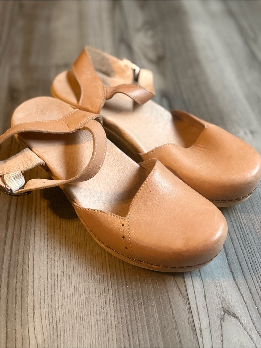 Dansko Women's Tan Leather Slingback Clogs